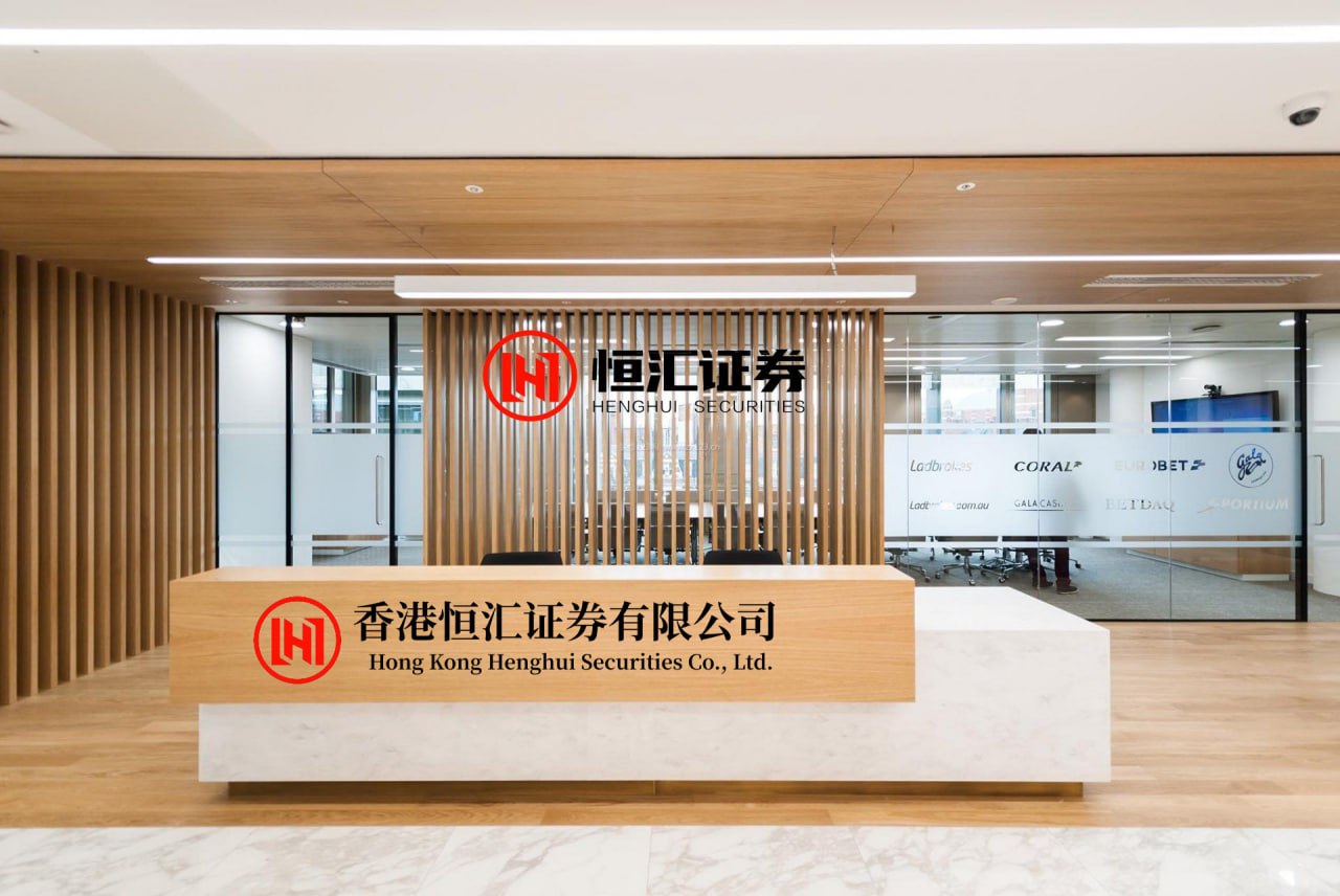 盈配资 双色球26050期开出4个0路号！龙头06凤尾30，蓝球03，这走势你猜到了吗？五月彩市，双色球继续造富。上期（26050期）开奖号码：红球06、09、25、27、28、30，蓝球03。数据出来后，不少人愣住了——红球6个号里，06、09、27、30全是0路号（除以3余0），整...